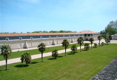 Rochefort-sur-Mer près du Camping 5 étoiles Bois Soleil, camping bord de mer, location mobil homes, cottages, studios et emplacements camping à Saint-George-de-Didonne près de Royan en Charente Maritime