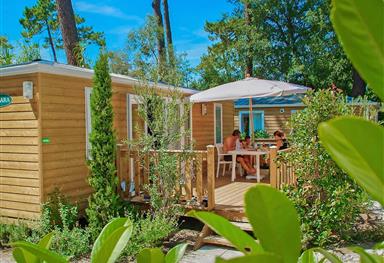 camping 5 étoiles - Cottage Pins 2 chambres Bois - Camping en bord de mer près de Royan