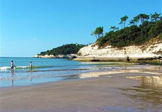 Camping Royan 5 étoiles - Camping Bois Soleil près de plages et falaises