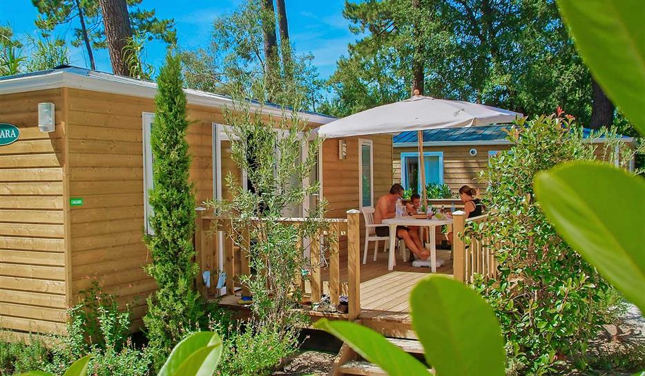 camping 5 étoiles - Cottage Pins 2 chambres Bois - Camping en bord de mer près de Royan